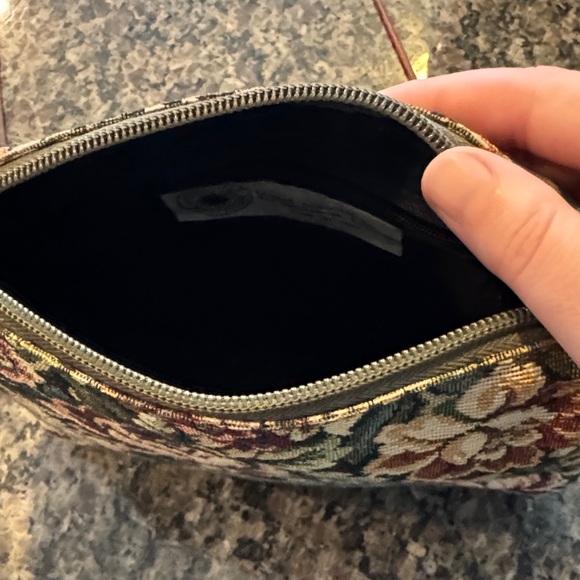 Smithsonian Institute Floral Crossbody Bag - Picture 4 of 4